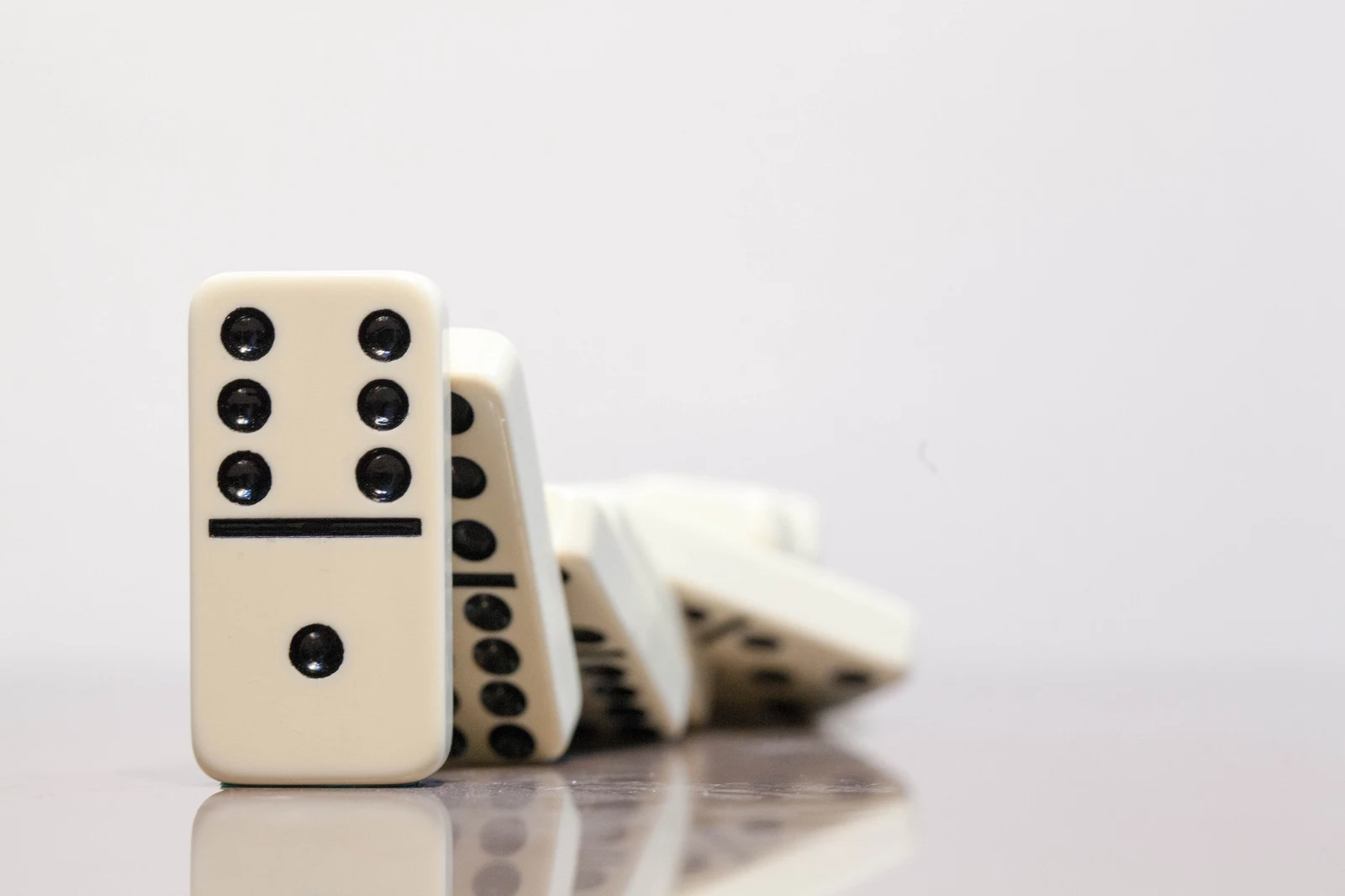 DOMINOES