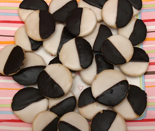 BLACK AND WHITE COOKIE